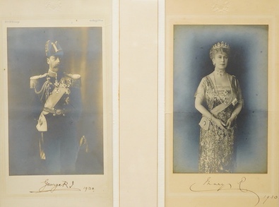 A pair of framed photographs of King George V and Queen Mary, signed by each on the Mount beneath the photograph, and both dated 1930, contained within a gilt frame, overall dimensions 50.5 x 61cm